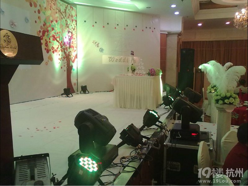 在音乐节与演唱会中，音响工程师如何让声音“飞”起来？今天就让我们一起走进他们的世界。